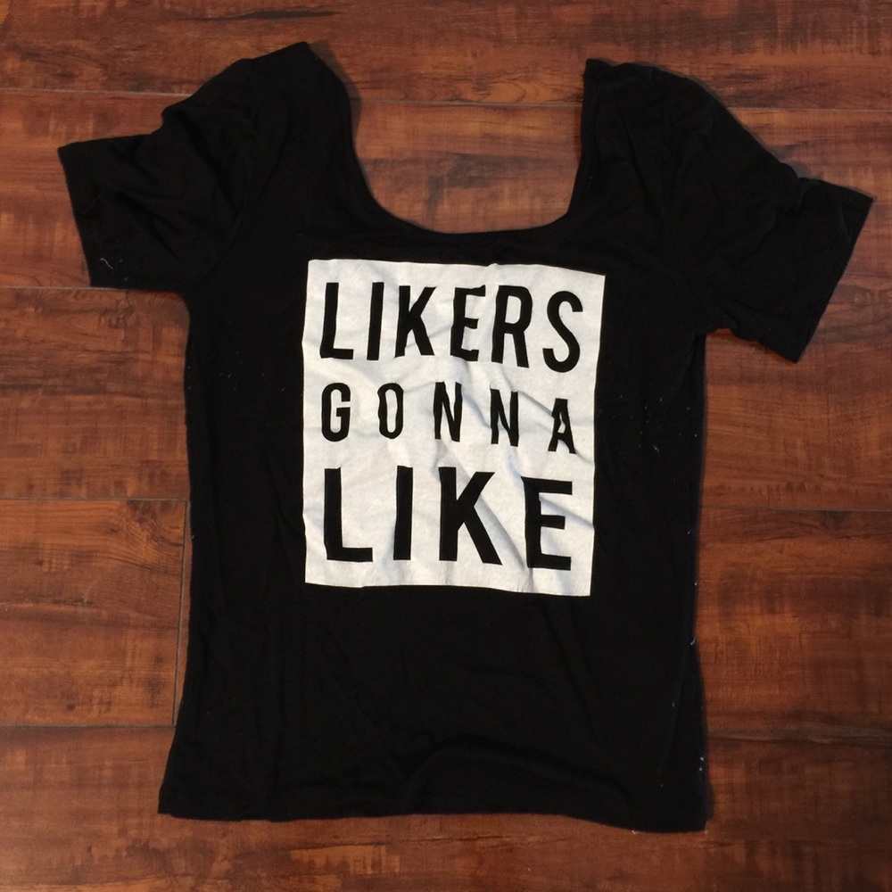 Black crop top tee